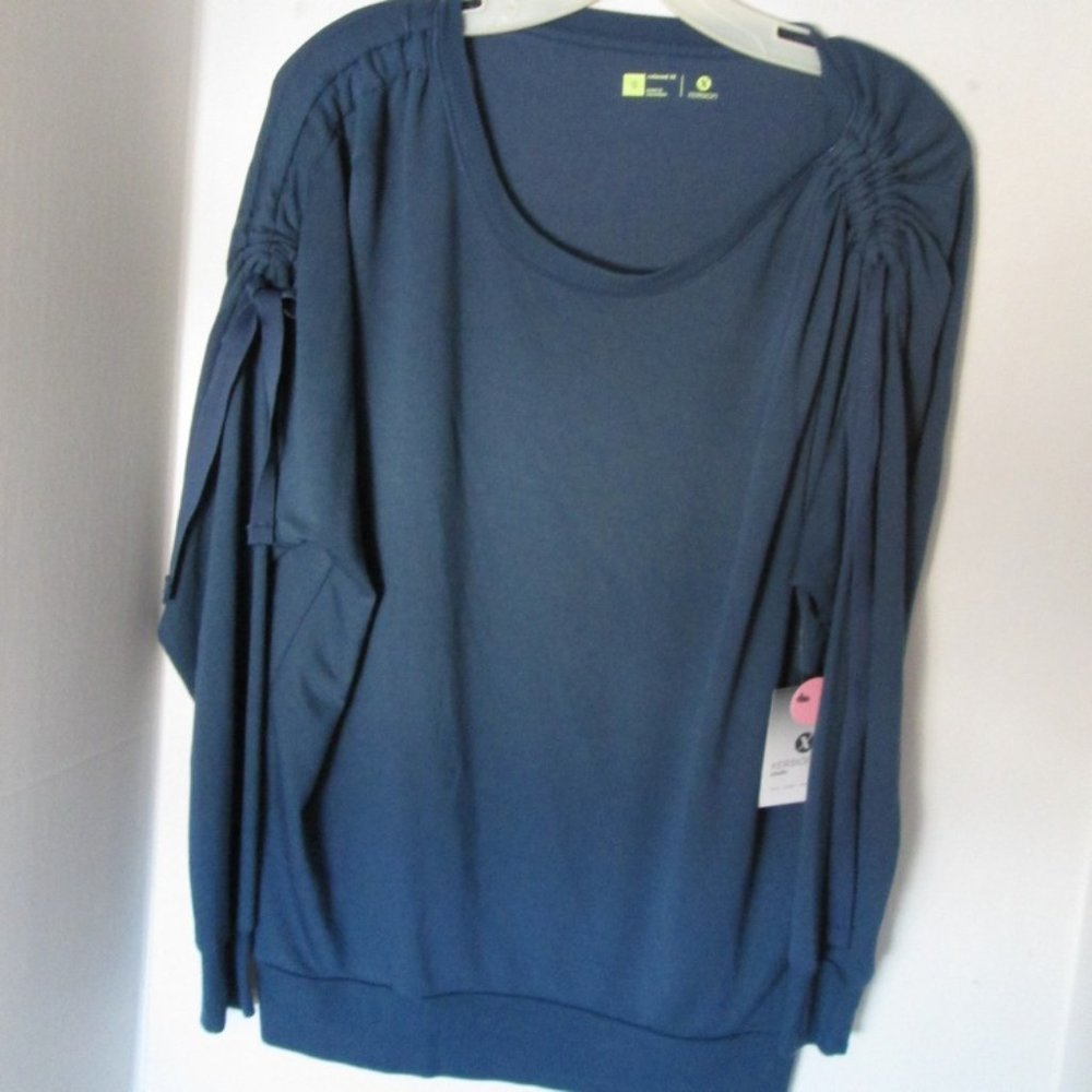 Xersion NWT Studio Blue Top Small Great Detail